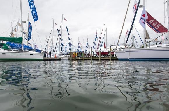 ph-ac-en-comingup-1002-20141002-001